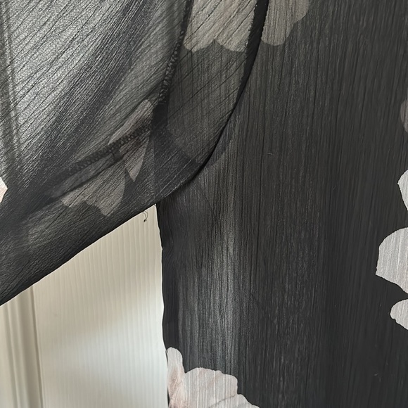 Dynamite Floral Midi Blouse - Picture 10 of 10